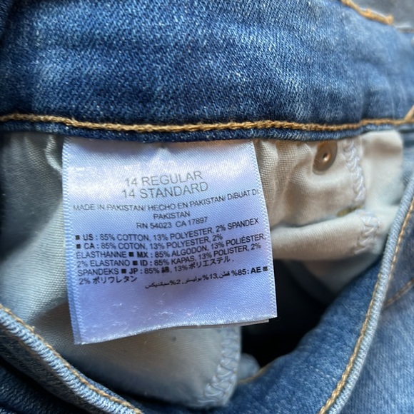 Old Navy women’s 14 regular blue jeans - Picture 5 of 5